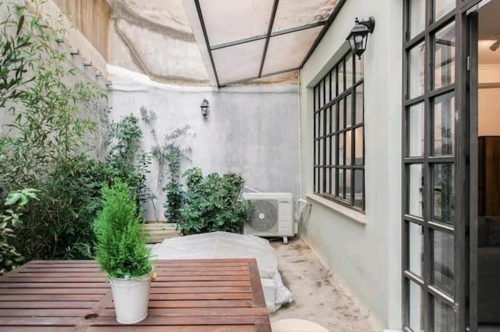 Fashionable Base In Central Athens In The Old Tailor Factory Exterior photo